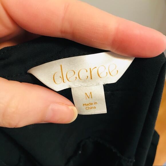 Decree Split Neck Tunic Blouse - Picture 4 of 5